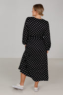 Mette sort polkadot kjole