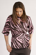 Bekka blus brun och rosa zebra