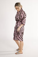 Cornelia klänning brun och rosa zebra