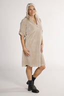 Petra beige velourklänning
