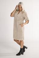 Petra beige velourklänning