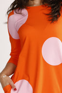 Tara orange och rosa klänning