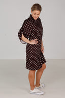 Bella brun og sort polkadot kjole