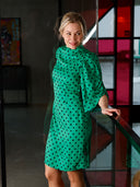 Bella grønn og sort polkadot kjole
