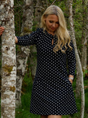 Margrete marineblå polkadot tunika