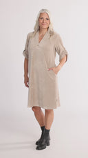 Petra beige velourklänning