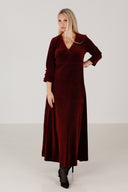 Inga burgunder lang velurkjole